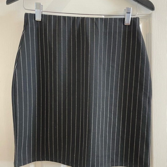 Mini pencil skirt - Picture 2 of 4